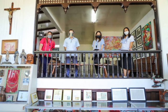 Mayor Calderon, Secretary Puyat, and Margaret Duavit get a glimpse of Botong Francisco’s creative life through his descendant Carlos “Totong” Francisco II