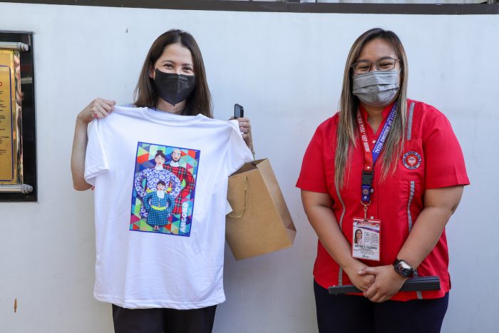 Angono Mayor Jeri Mae E. Calderon (right) joins Secretary Puyat for an art-filled afternoon at the ancestral home of National Artist for Visual Arts Carlos “Botong” Francisco