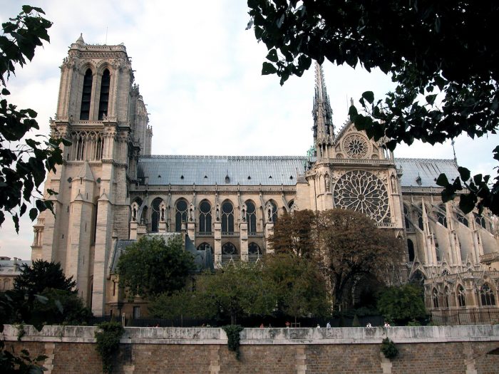 Side elevation facing the Seine.