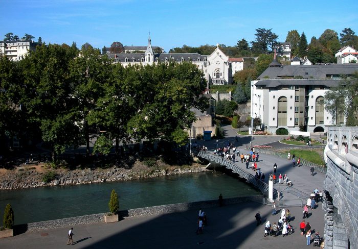 The fast-flowing Gave de Pau passes on the side of the Basilica.