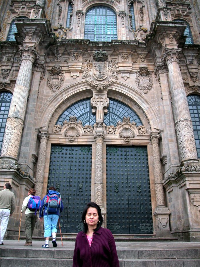 Pilgrims arrive at one of the doors.