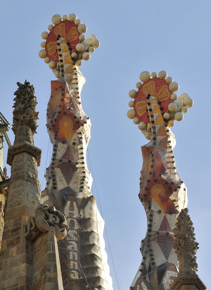 The pinnacles of the towers are brightly colored structures that refer to the attributes of the bishop done in Murano glass. They have cavities where lights will be placed, making them glow at night.