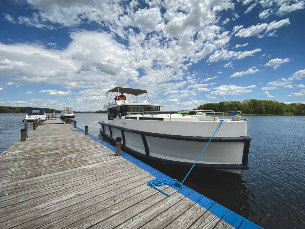 Le Boat on the Rideau - Cruising the Canal in Style