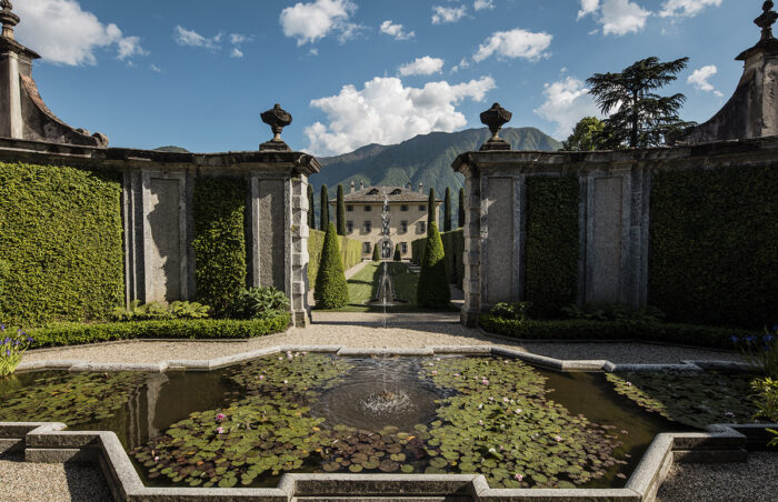 Exterior Fountain Villa Balbiano