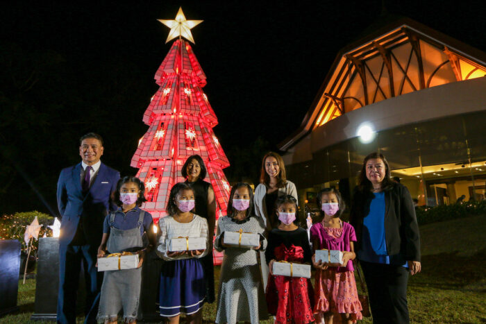 Back from left to right: Mr. Ramon Makilan, General Manager of Taal Vista Hotel; Miss Peggy Angeles, Executive Vice President of SM Hotels and Conventions Corp.; Miss Aniela Tolentino, an international entrepreneur, environment advocate, and the eldest daughter of Congressman Bambol and Mayor Agnes Tolentino; and Director Marites Castro, Regional OIC of Department of Tourism with the children of Augustinian Sisters Servants of Jesus and Mary, the beneficiaries of the celebration.