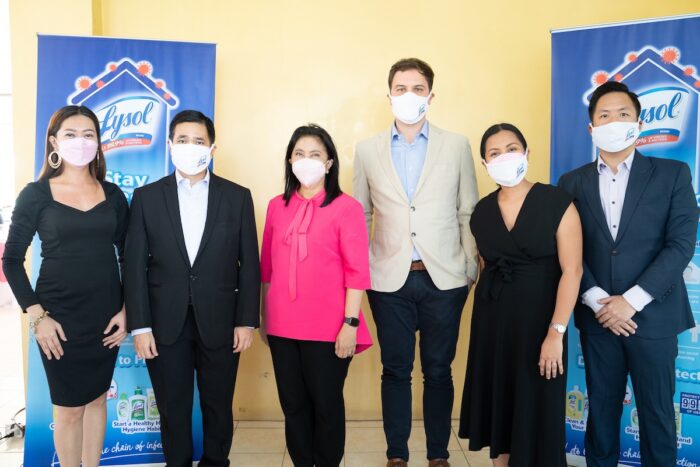 Caption: On hand during the formal turnover of Lysol protection kits during the Malolos, Bulacan, leg of the Vaccination Express were Vice President Leni Robredo (3rd from left), and representatives from Reckitt PH. from L-R: Atty. Diana R. Mari- Government Affairs Manager, Alfred So- Regulatory Affairs and Policy Director, Matt Davis- Marketing Director, Karol Canlas- Senior Brand Manager, Gian Yap- Hygiene Business Unit Head.