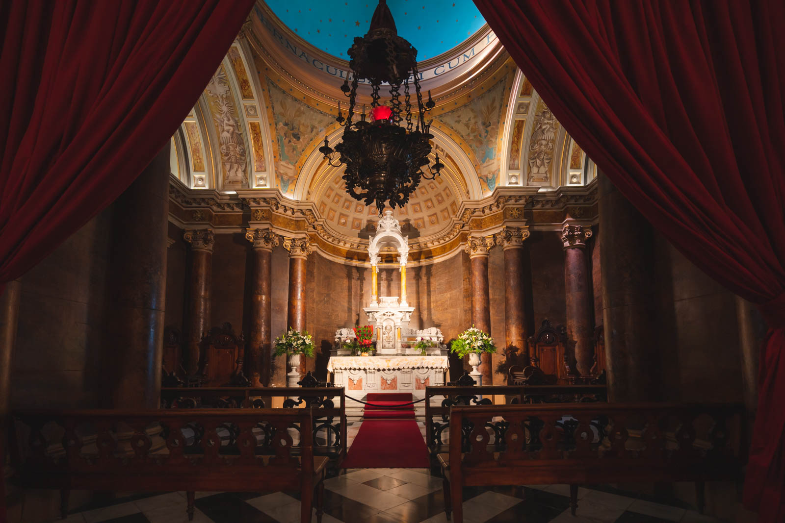 Things to do in Santiago Chile Metropolitan Cathedral interior