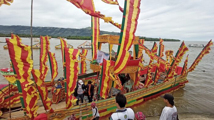 One of the bigger Guinakit boats