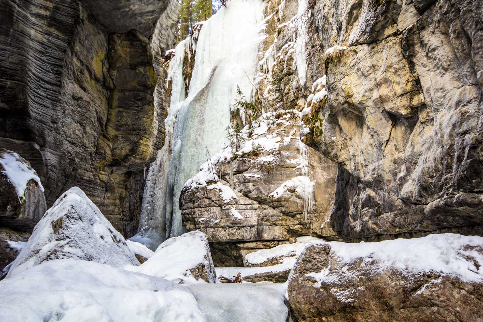 Best Things to do in Jasper National P{ark Maligne Canyon Icewalk