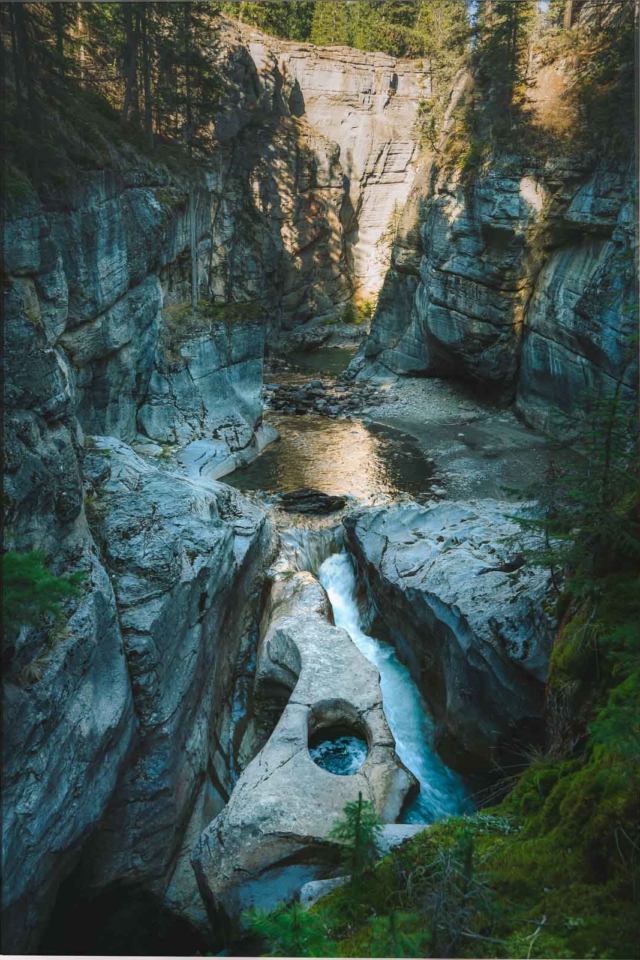 best things to do in jasper Canyoning