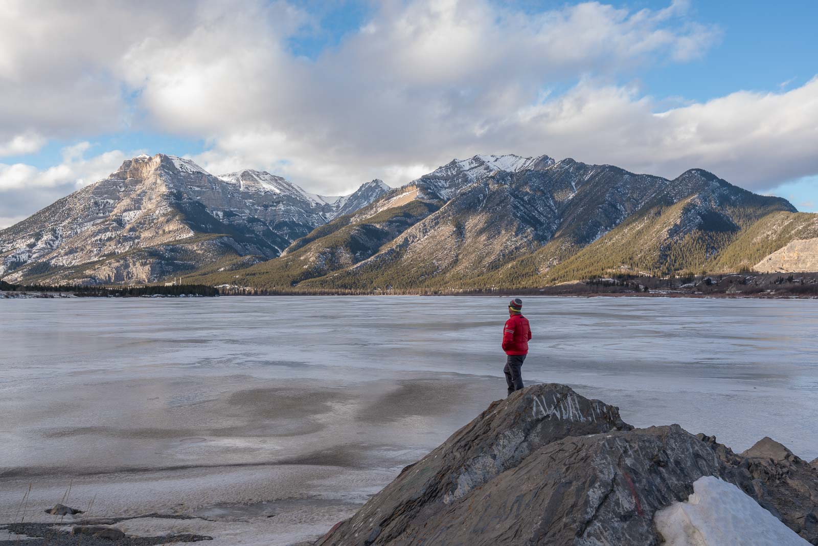 How far is Jasper from Calgary Views