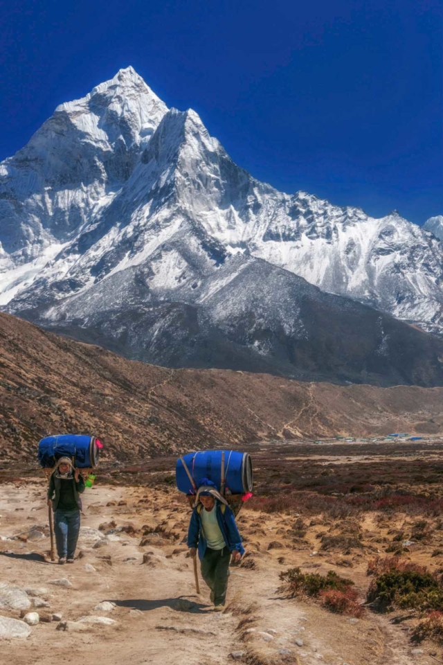 everest base camp trek Porters