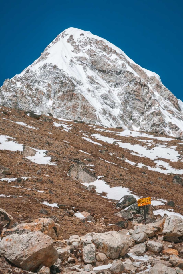 everest base camp trek this way to everest sign