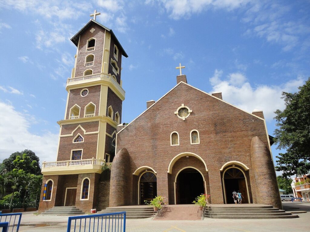 Piat Basilica by JmKissme via Wikimedia cc