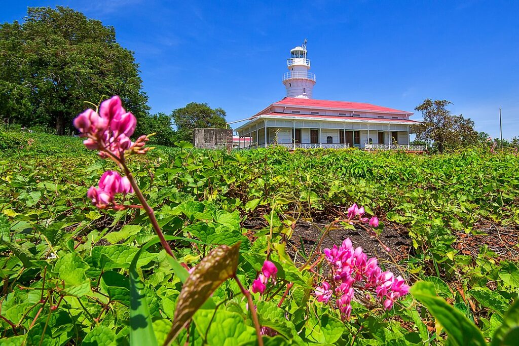 Faro de Punta de Malabrigo (Malabrigo Lighthouse) by Allan Fesalbon Castaneda via Wikimedia cc