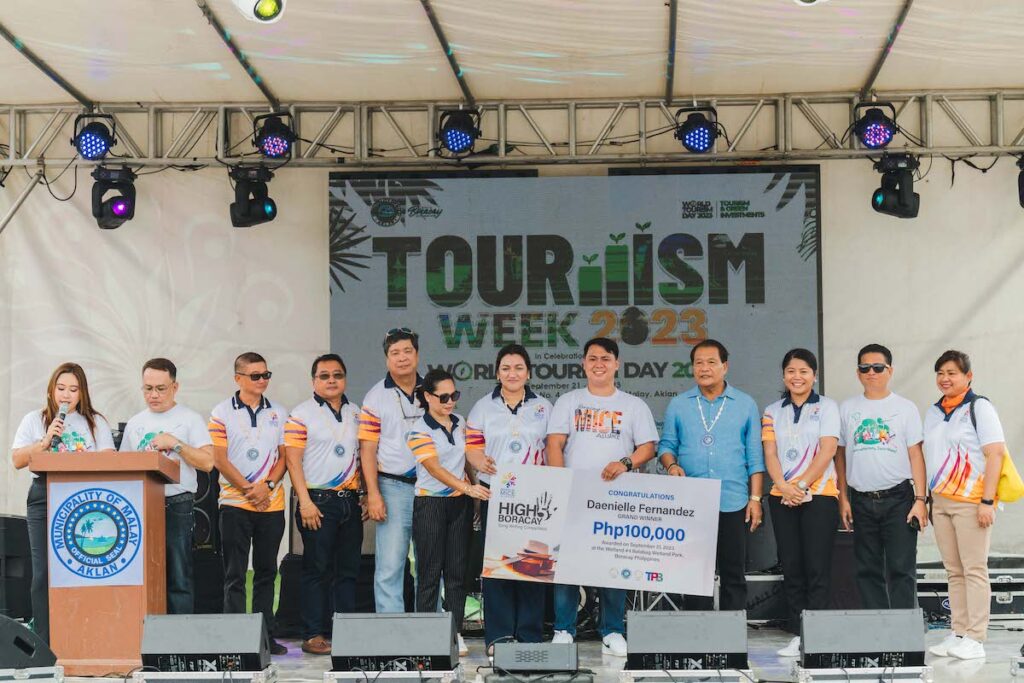 Boracay MICE Alliance awards the winner of HIGH 5 BORACAY’S Song Writing Competition with Php 100,000. In the photo are the officers of the Boracay MICE Alliance: Russel Cruz, Serafin Javelona, Virgillo Sacdalan, Claribel Casimero, Cleofe Albiso, President of Boracay MICE Alliance, Daenniel Fernandez, winner, Frolibar Bautista, Mayor of Malay, Crisanta Marlene P. Rodriquez, Regional Director of the Department of Tourism Region VI, Felix delos Santos, Malay Tourism Officer, and Michelle Molano.