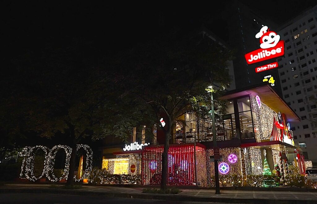 Jollibee’s nationwide Joyful Christmas Stores light up the holiday season