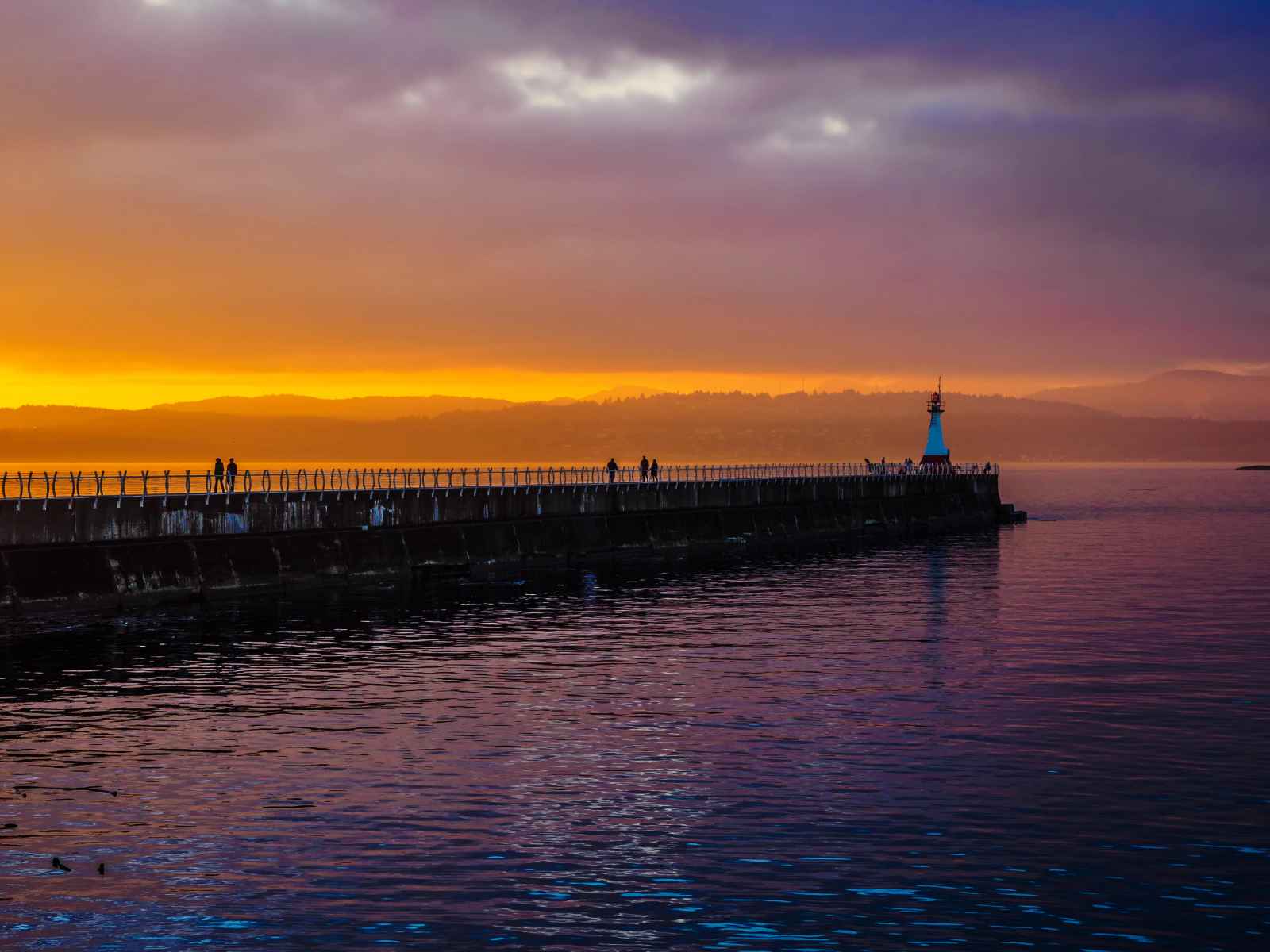 Things to do in Victoria BC Breakwater Lighthouse